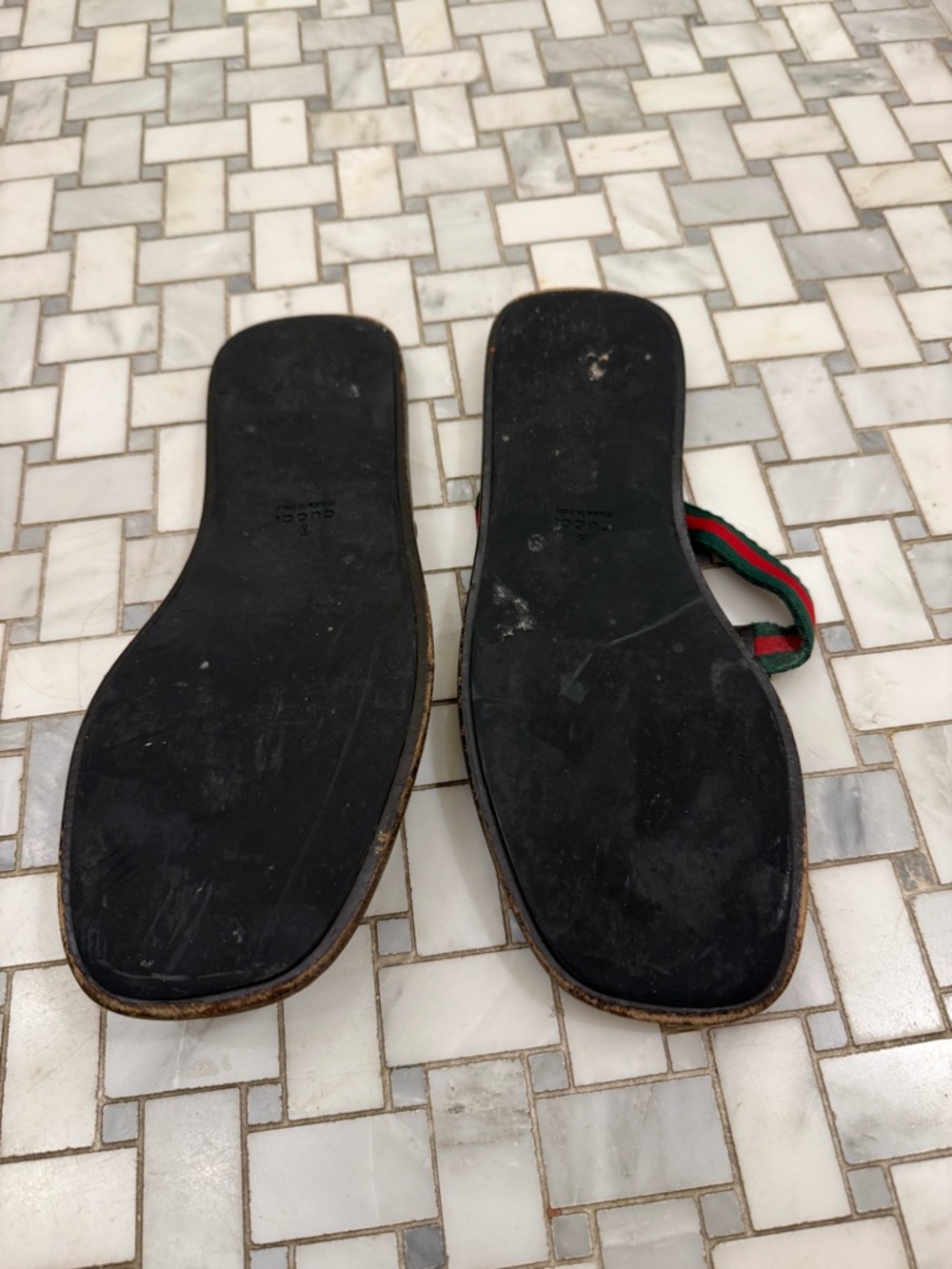 Gucci Black Leather Flip Sandals with Green-Red Web Straps and Gold Hardware - Picture 2 of 3